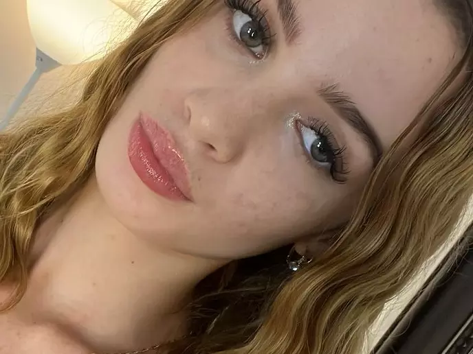 Abrill-01's Live Sex Cam Show
