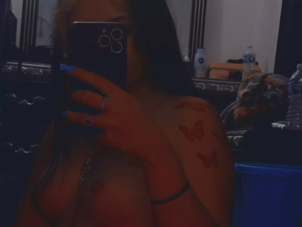 trinitycheyenne2's Live Sex Cam Show