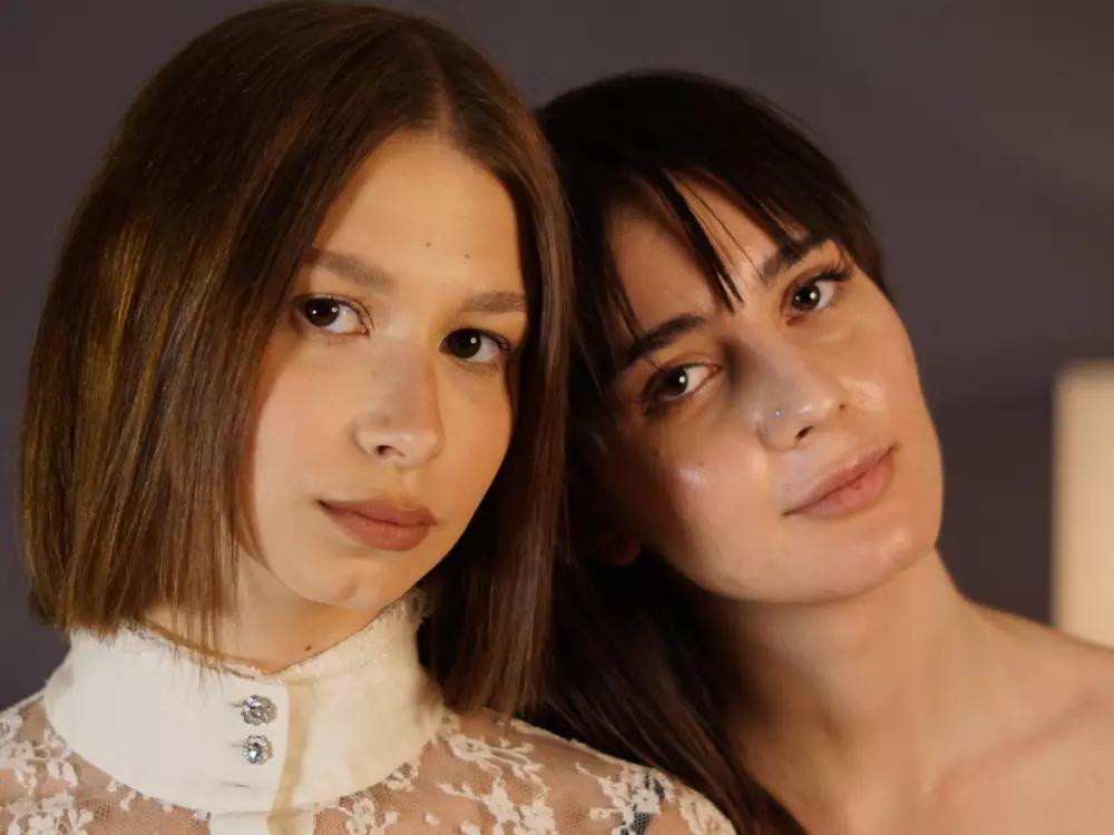 Odelyna and Phyliss's Live Sex Cam Show