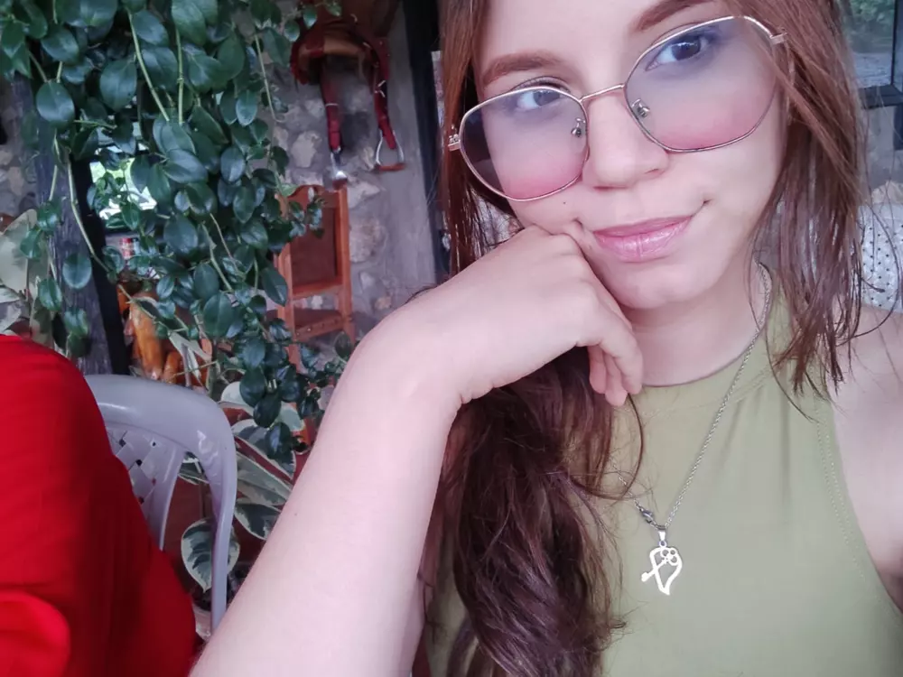 lishainparis18's Live Sex Cam Show