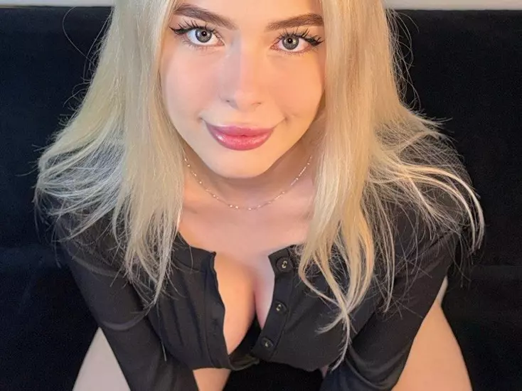 Mila's Live Sex Cam Show