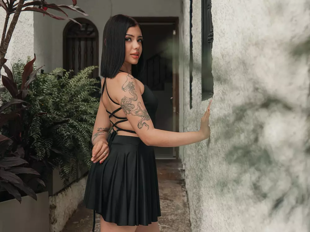SalomeHills1's Live Sex Cam Show