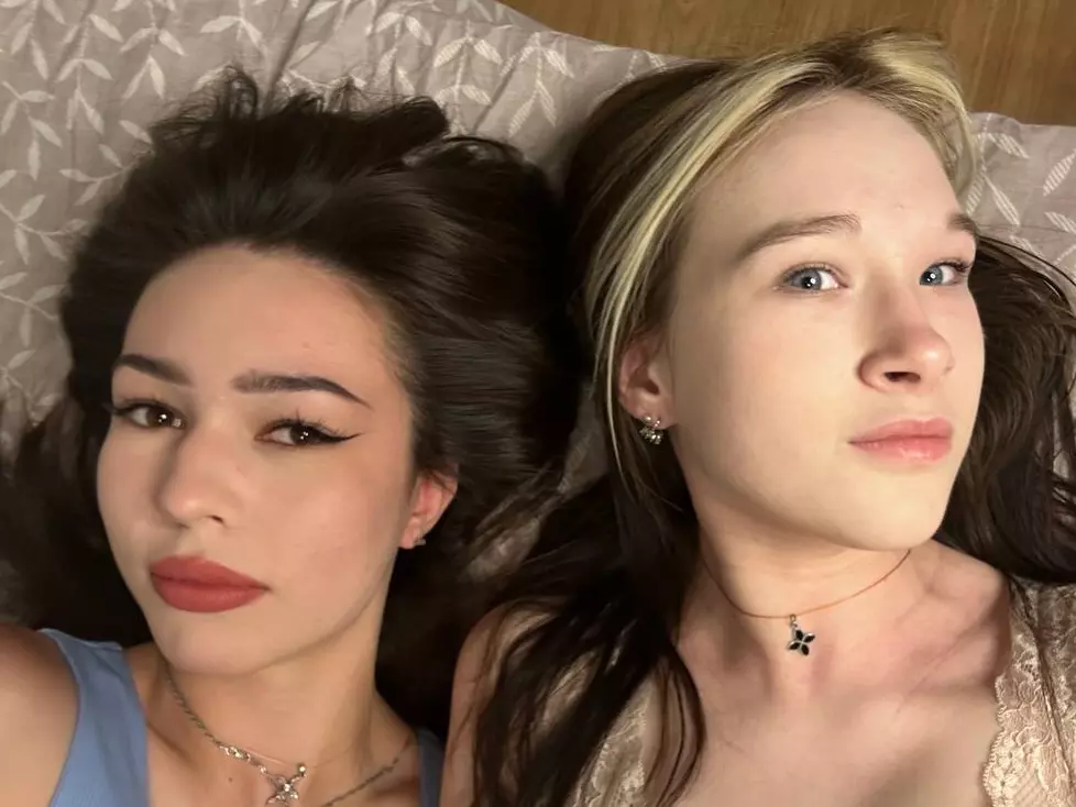 ElwynaElsey's Live Sex Cam Show