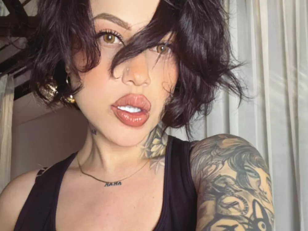 hannahborbon's Live Sex Cam Show
