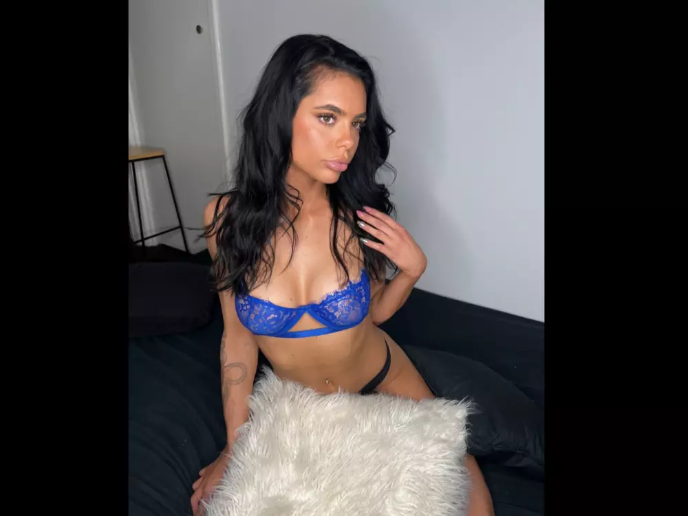 Mila's Live Sex Cam Show