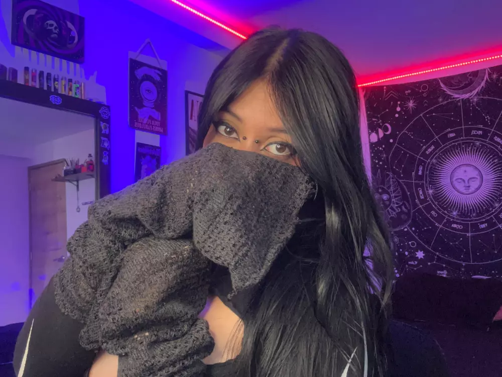 Katzzee's Live Sex Cam Show