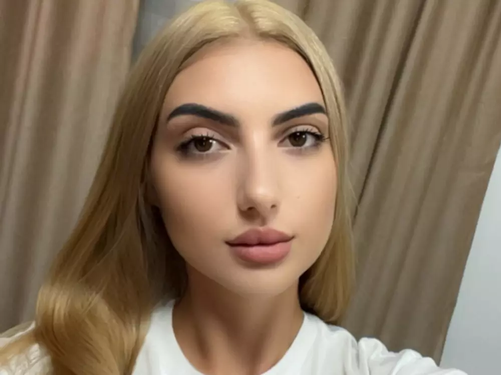 Ava-Bloom's Live Sex Cam Show