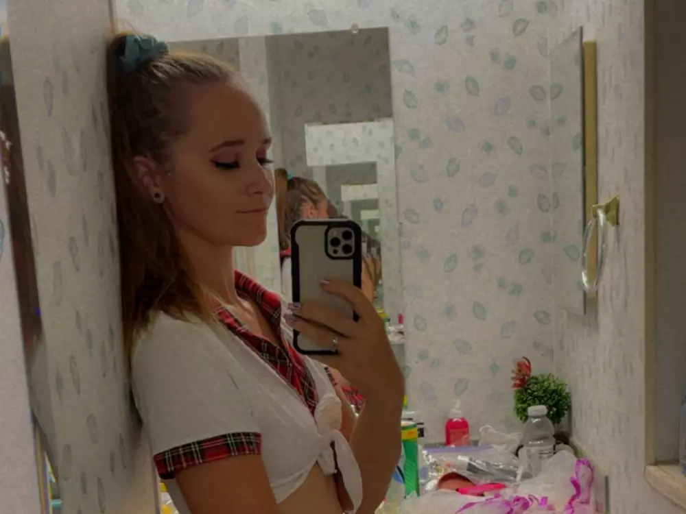 hotgirlkk's Live Sex Cam Show