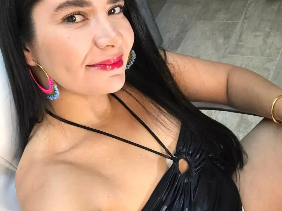 lara-stonee's Live Sex Cam Show