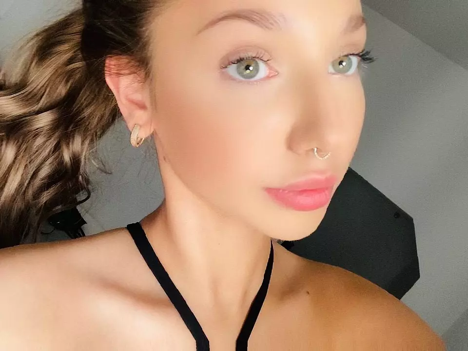 EmmaDarling69's Live Sex Cam Show