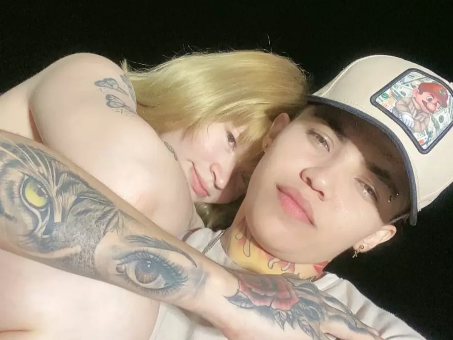 hot-couple-latina's Live Sex Cam Show