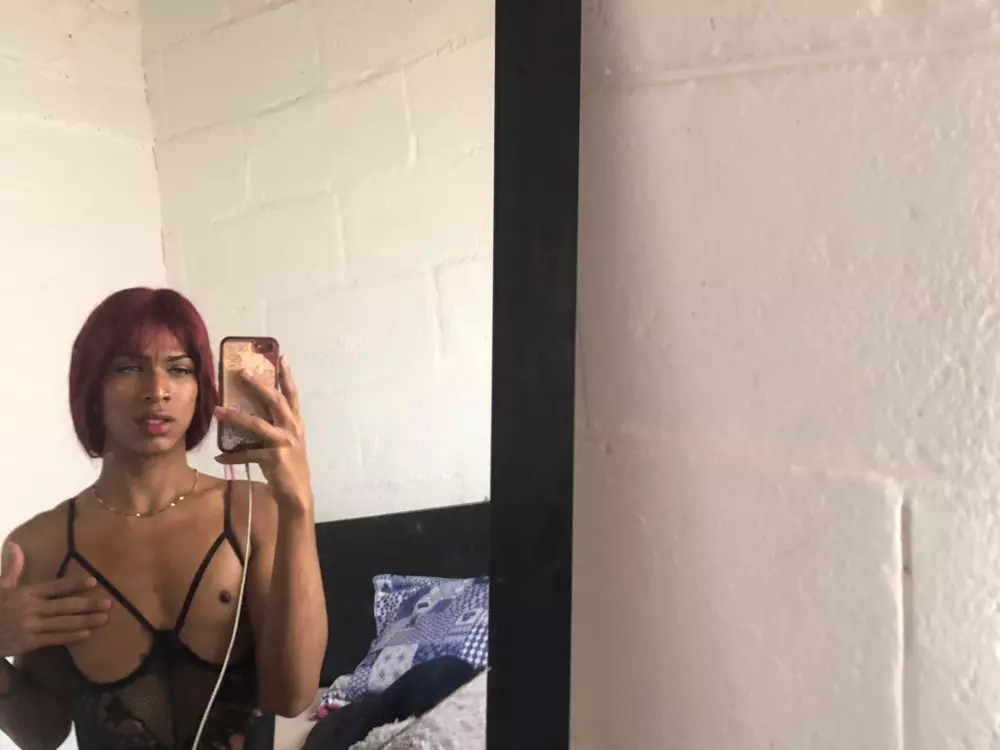 ebonyhot77's Live Sex Cam Show
