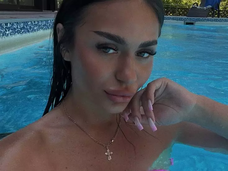 AlodieChubb's Live Sex Cam Show