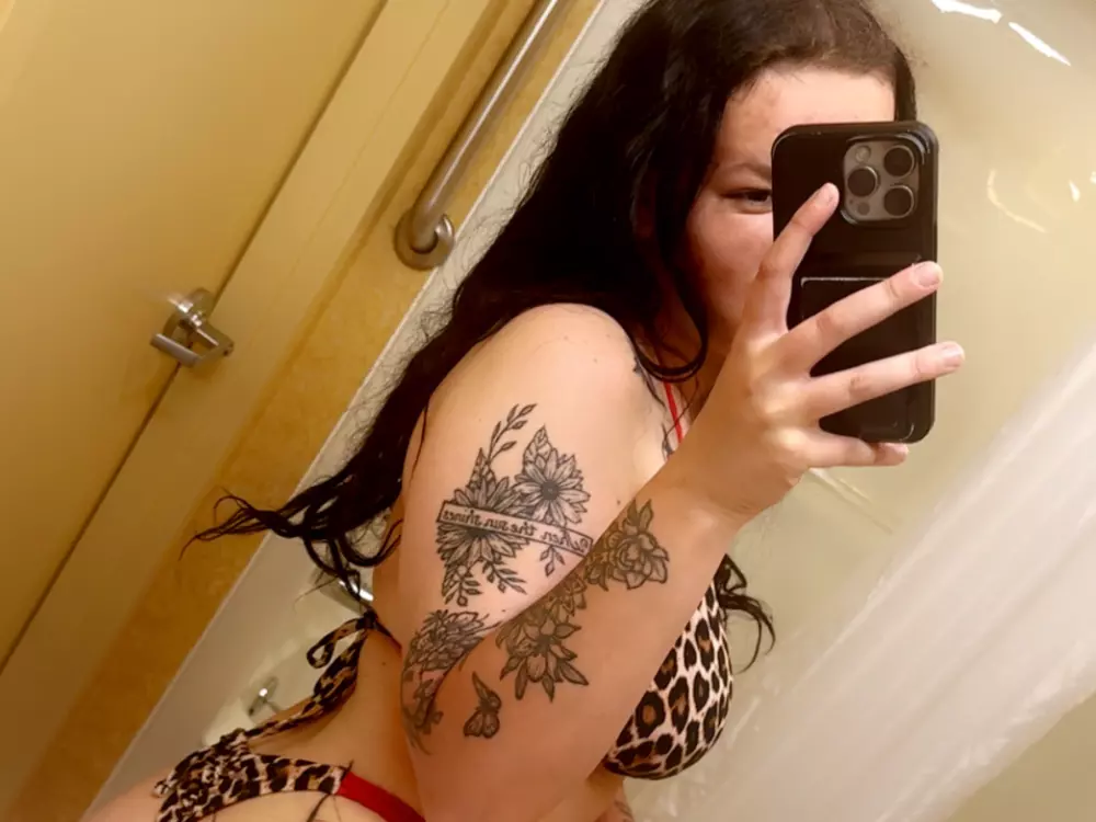 naughtyslut03's Live Sex Cam Show