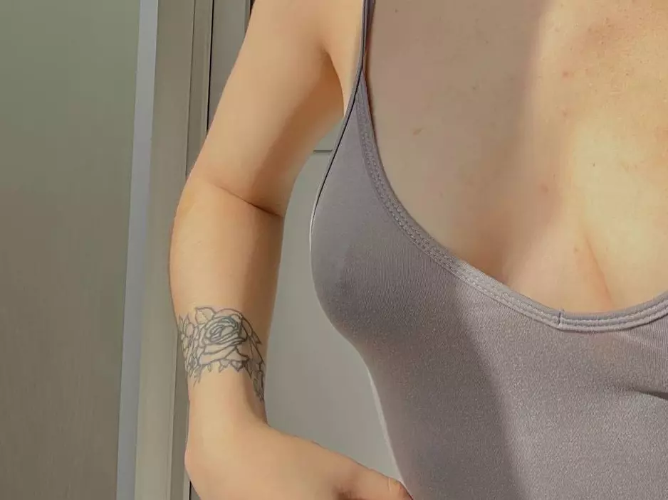 Alasska7's Live Sex Cam Show