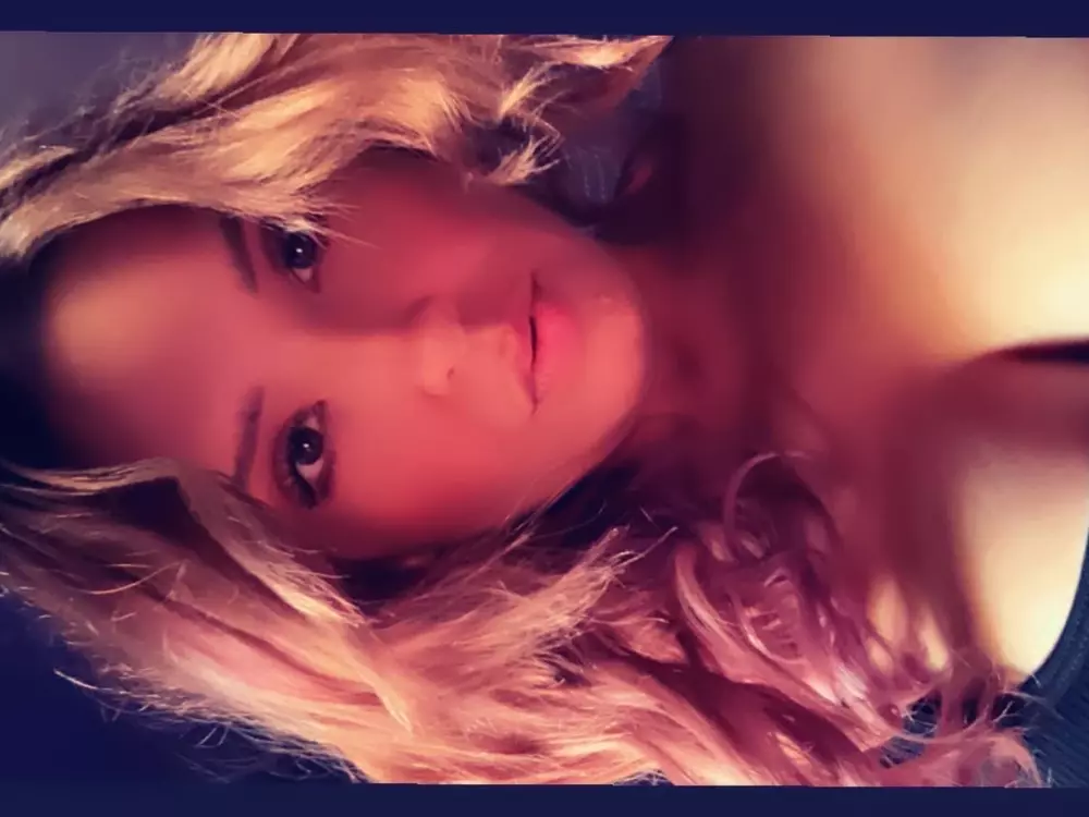 CryssaJolie's Live Sex Cam Show