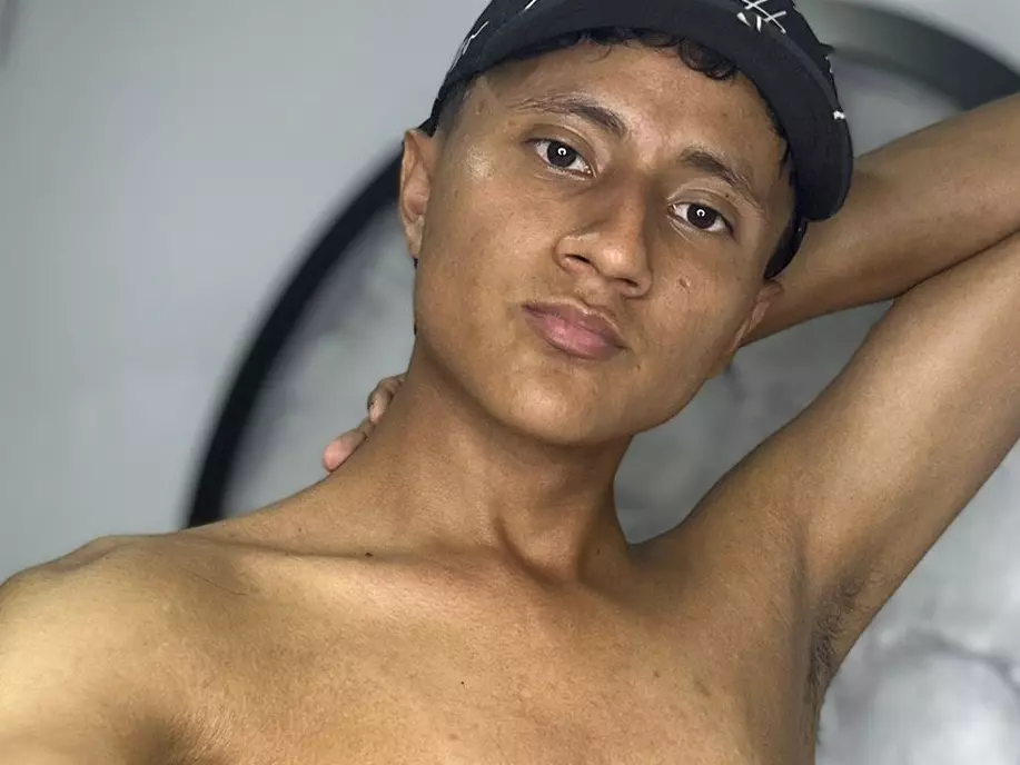 leo-hot23