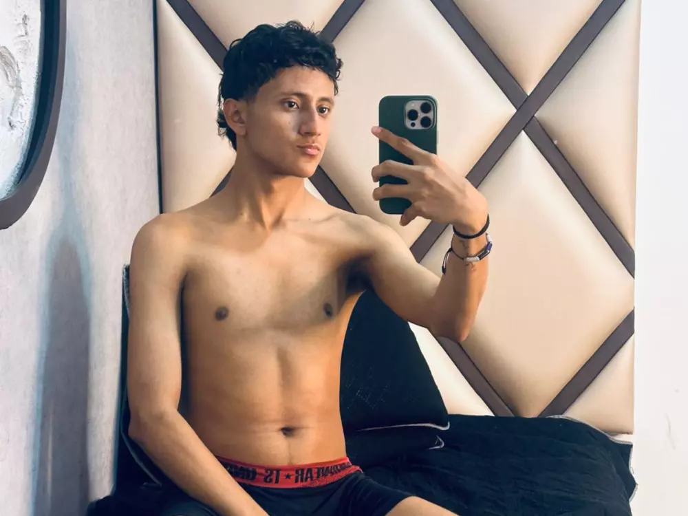 leo-hot23