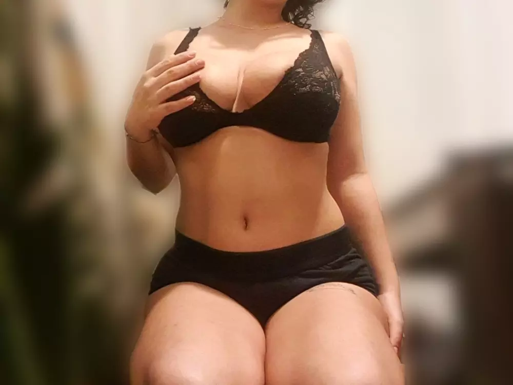 evelyne-foxx's Live Sex Cam Show