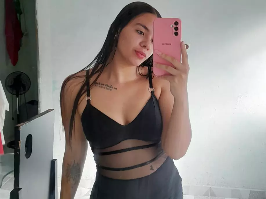 SeleneFox4U's Live Sex Cam Show