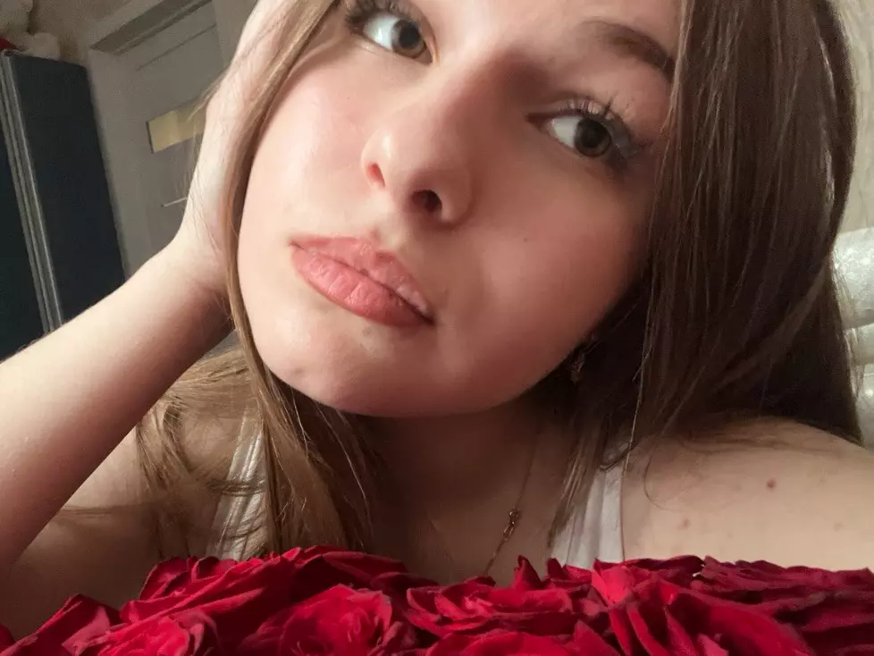 Holly-Cooper's Live Sex Cam Show