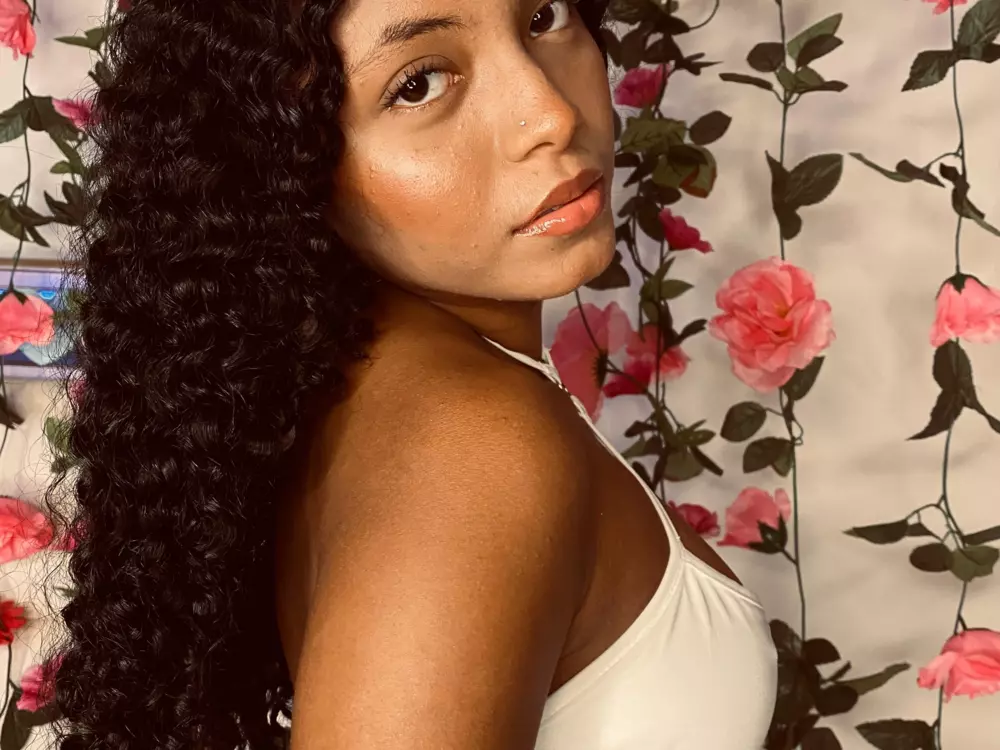 ebony-petite-69's Live Sex Cam Show
