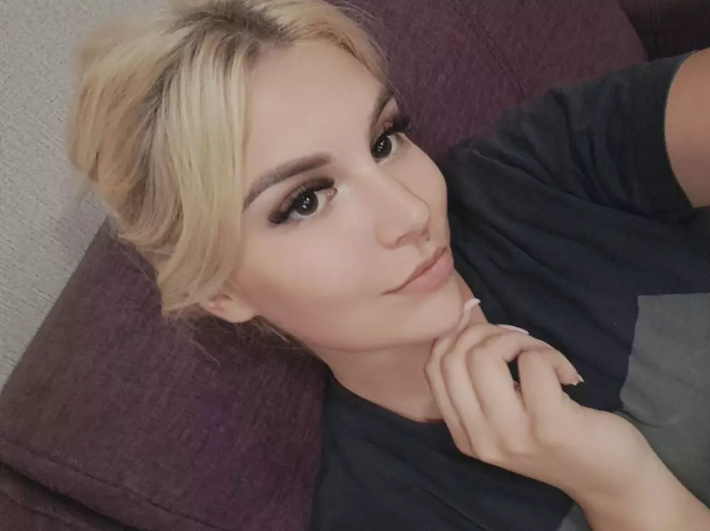 AngelDesiree's Live Sex Cam Show