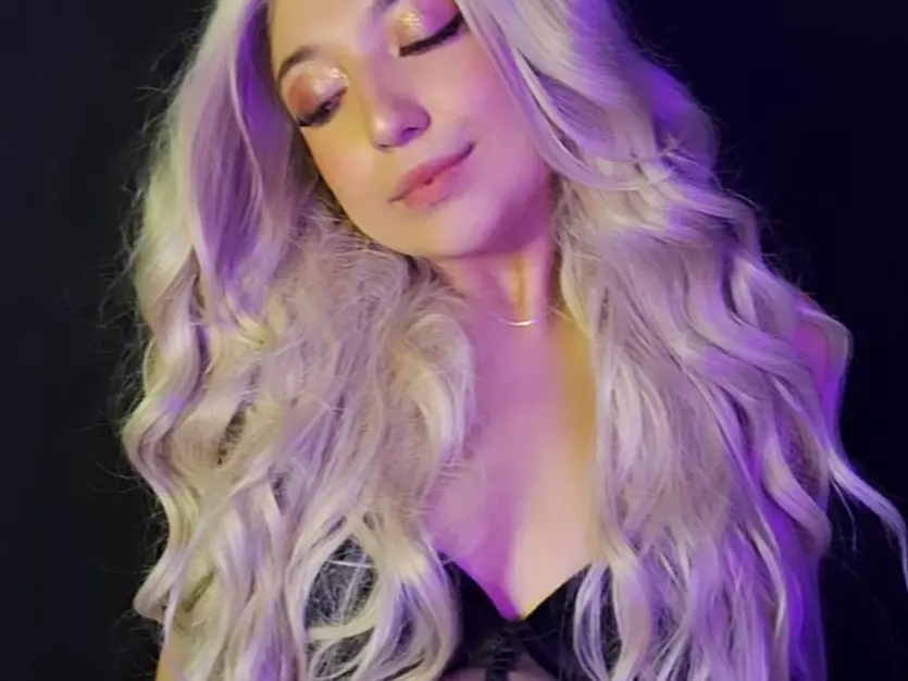 LaraCrofftt10's Live Sex Cam Show
