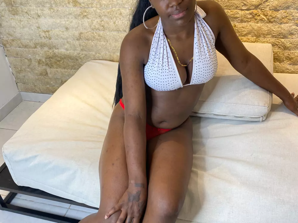 Perla-Madrid's Live Sex Cam Show
