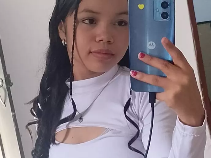 Roxa-Horny's Live Sex Cam Show