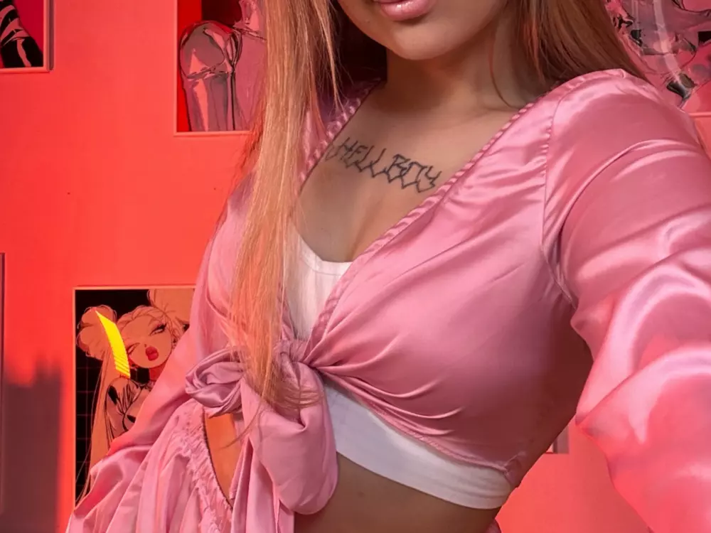 Caitlyn-Puppet's Live Sex Cam Show