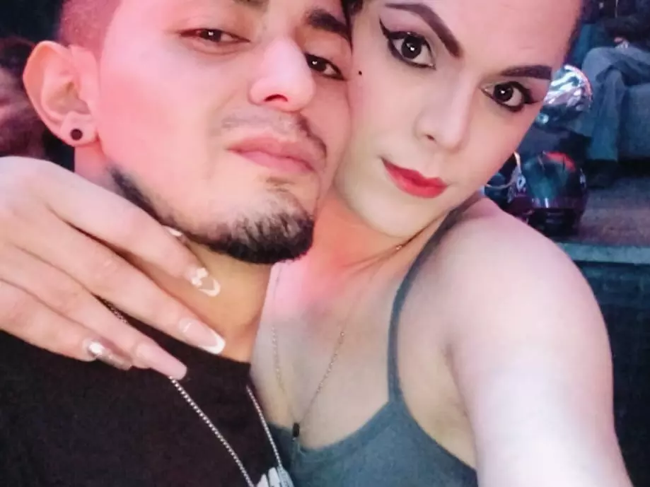 KamiAndJuanpii's Live Sex Cam Show