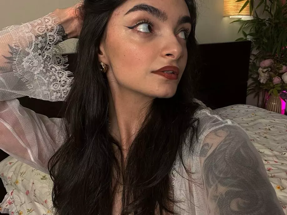 MorenaDolce's Live Sex Cam Show