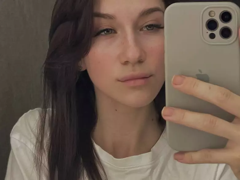 Mia's Live Sex Cam Show