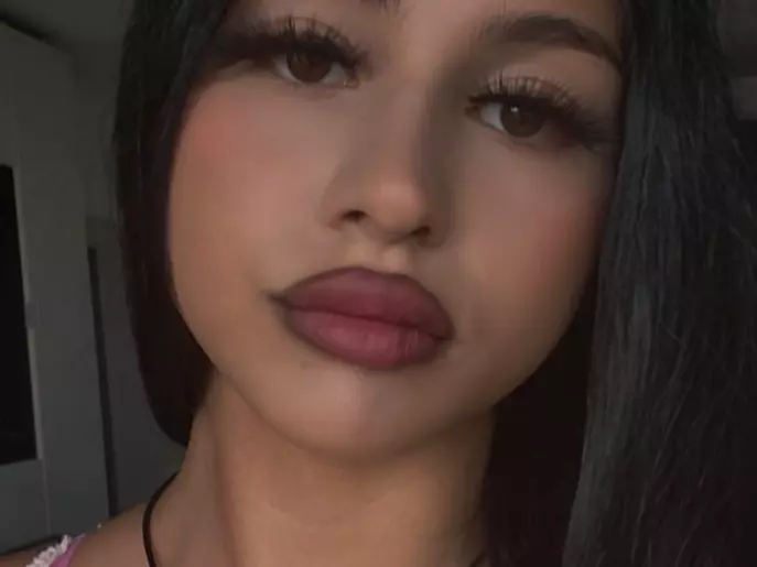 GiuliaSya's Live Sex Cam Show