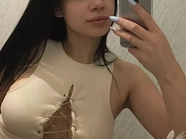 NeliaFreymuth's Live Sex Cam Show