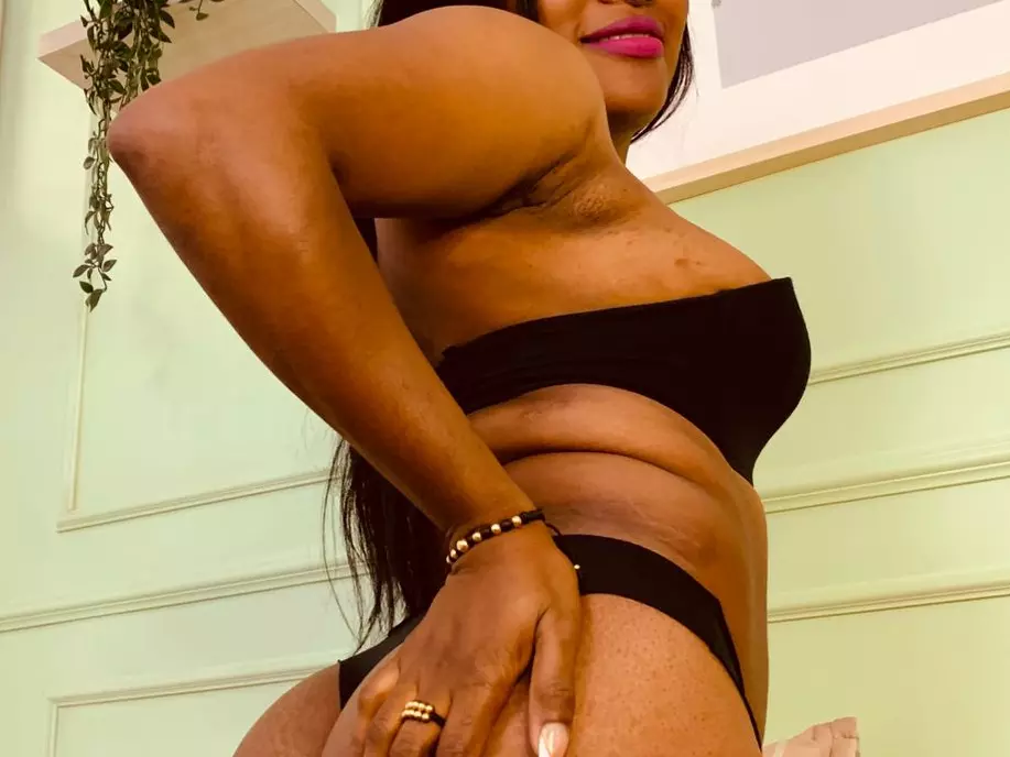 Live cam show with Zafiro-bm - BBW on Camsoda