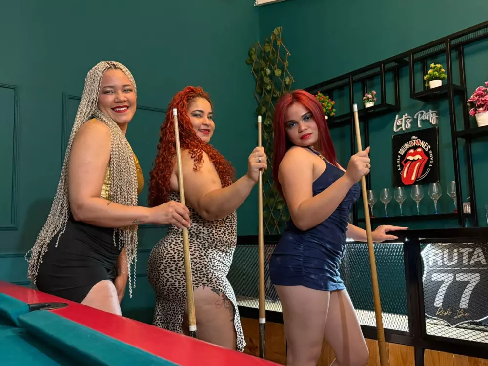 thesecret-roomies's Live Sex Cam Show