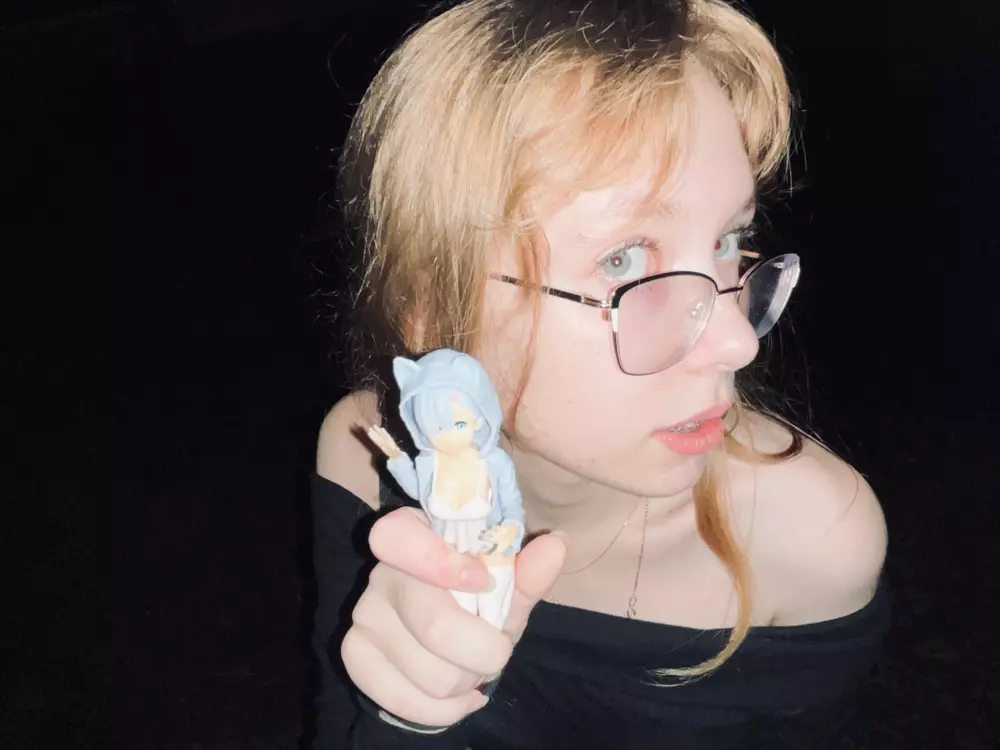 BellCromuel's Live Sex Cam Show