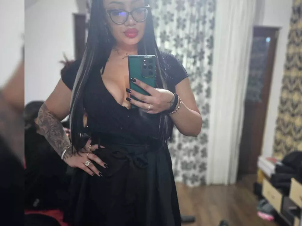 VanessaSinner's Live Sex Cam Show