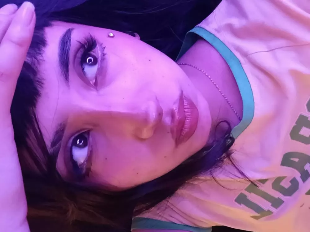allyssa-bellini-s's Live Sex Cam Show
