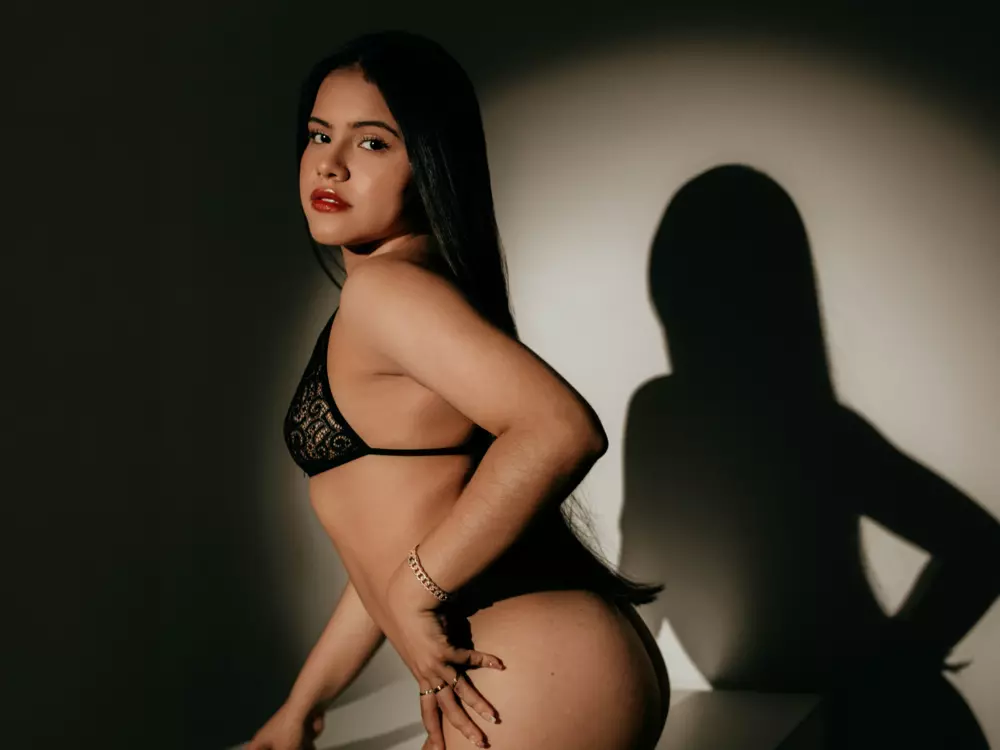 Live cam show with isabellasouza - Green Eyes on Camsoda