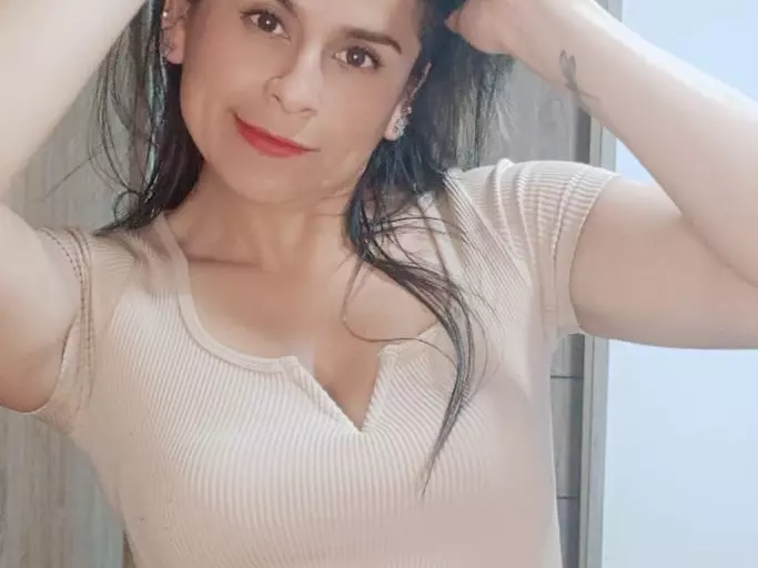 chariss32's Live Sex Cam Show