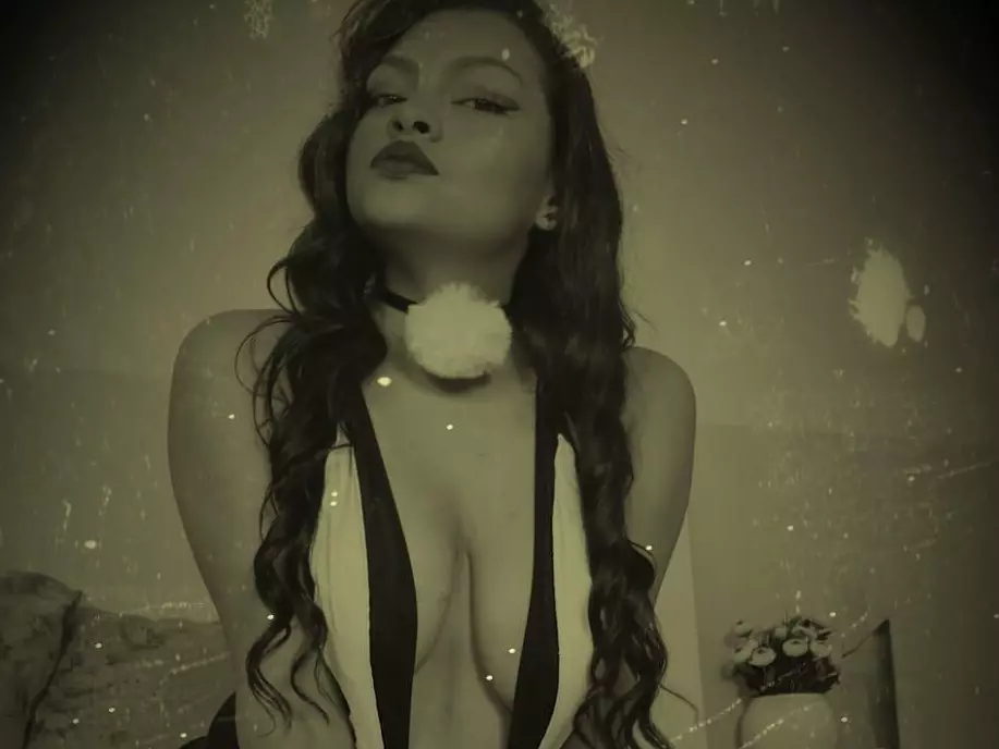 Candela34's Live Sex Cam Show