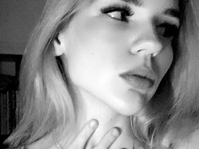 Live cam show with JennieKrone - Dildo Or Vibrator on Camsoda