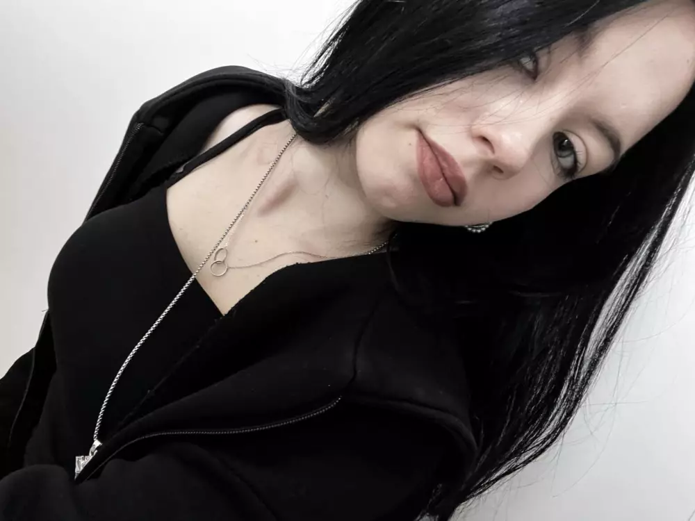 QueenieLepisto's Live Sex Cam Show
