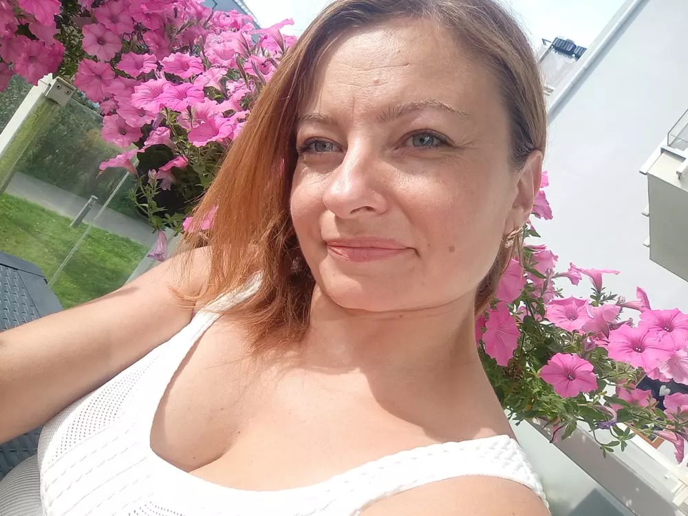 angelaLove13's Live Sex Cam Show