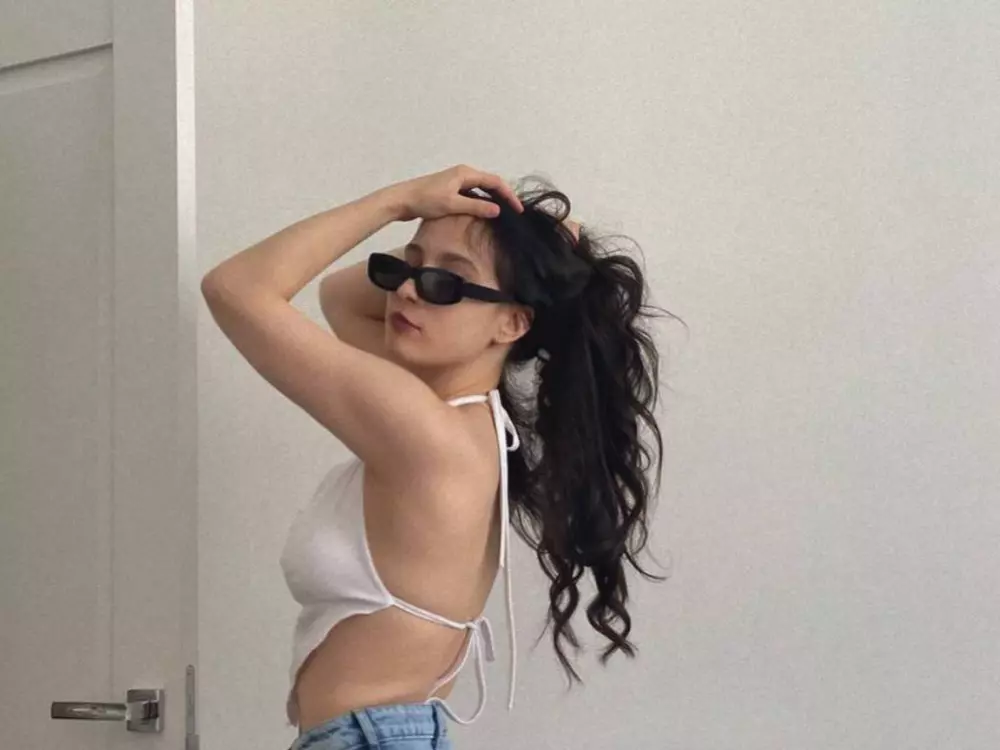 Live cam show with Belle - Fetishes on Camsoda