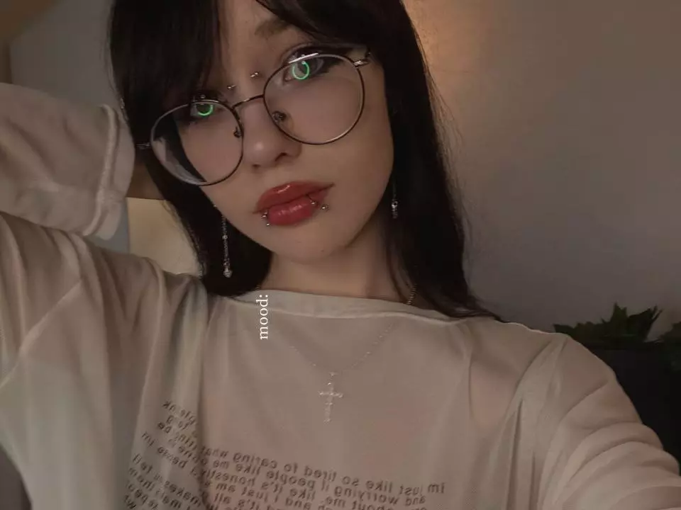 Live cam show with HedyFrawkin - Spanking on Camsoda