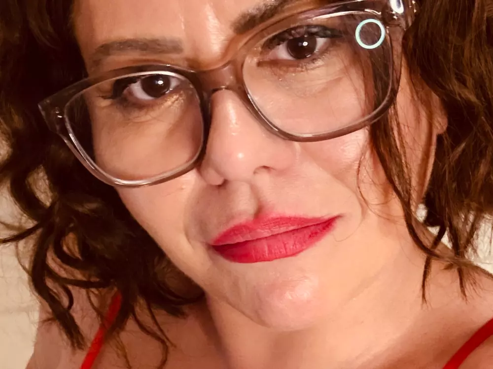 SaraNoir's Live Sex Cam Show